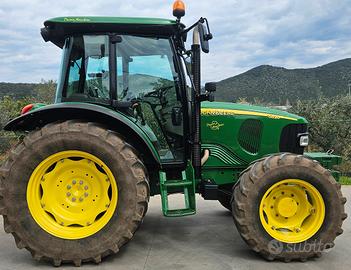John Deere 5820
