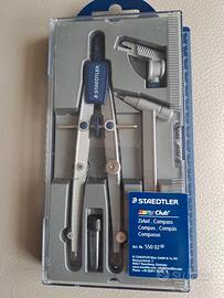 Compasso staedtler e maschera per cerchi