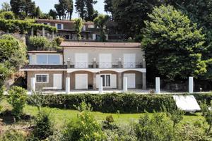 Splendida villa con vista sul lago