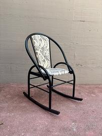Sedia a dondolo ispirata a Ettore Sottsass anni 80