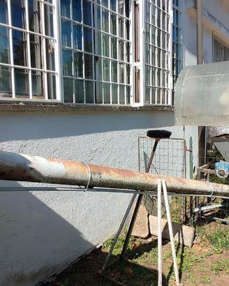 Sistema di carico per caldaia a biomassa