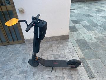 Monopattino Ninebot E22 E
