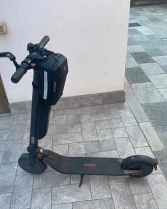 Monopattino Ninebot E22 E