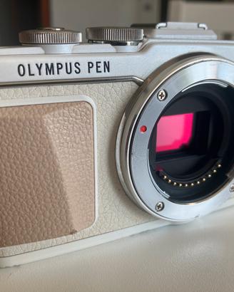 Olympus Pen lite E-PL7 con 1500 scatti. Solo corpo