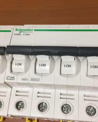 Schneider Magnetotermico 4 Poli 25A e 32A