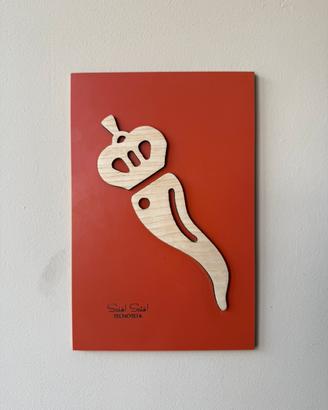 Quadro in legno con corno portafortuna in rilievo