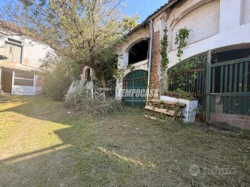Proprietà multifunzionale con appartamento, uffici