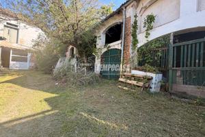 Proprietà multifunzionale con appartamento, uffici
