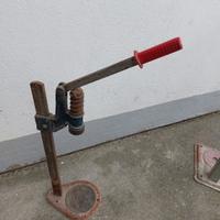 Macchine tappatrici a colonna vintage