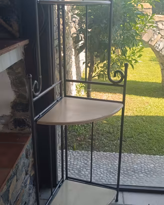 angoliera ferro battuto e legno