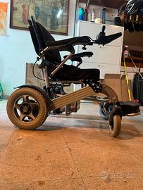 Carrozzina elettrica pieghevole leggera