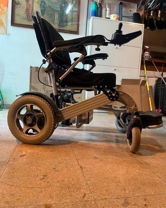 Carrozzina elettrica pieghevole leggera
