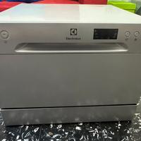 Piccola lavastoviglie Elettrolux funzionante