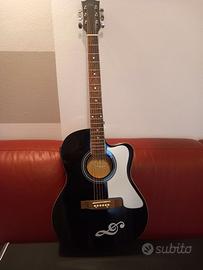 Chitarra acustica amplificata