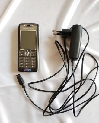Cellulare Sony Ericsson T630, con caricatore