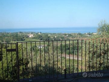 Acireale nord, terreno 4000 mq., vista mare