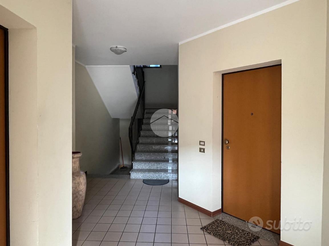 2 LOCALI A CASTELLETTO CERVO - Vista 4