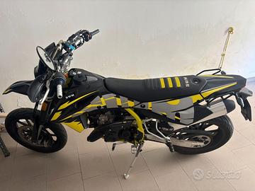 MOTO SWM SM 125 R 2023