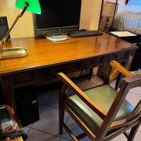 Scrivania con poltrona