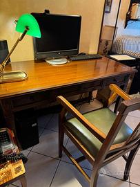 Scrivania con poltrona