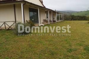 Rustico / Casale di 300 m² con più di 5 locali a C
