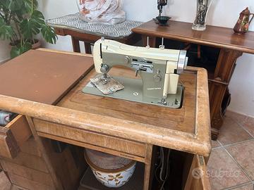 Macchina da cucire Necchi