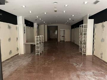 Immobile di 184 m² con 2 locali a Imola