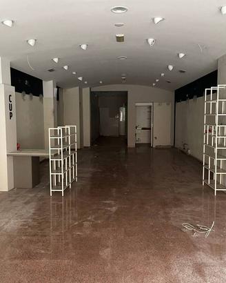 Immobile di 184 m² con 2 locali a Imola