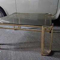 Tavolino vintage in metallo e vetro