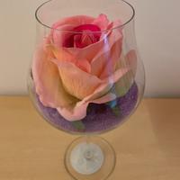 Rosa in calice di vetro