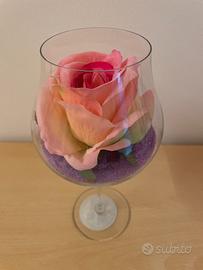 Rosa in calice di vetro