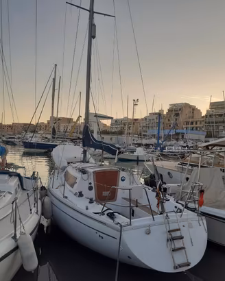 Imbarcazione a vela Comet 910