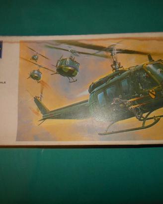 Modellini Elicotteri Huey BELL UH-1