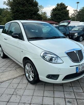 Lancia Ypsilon 1.3 MJT 75 CV Unyca