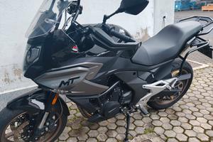 CF Moto MT 700