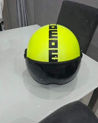 casco momo design giallo fluo con visiera nera
