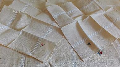 Tovaglia-tovaglioli in lino ricamata a mano