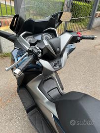 Honda Forza 300  per  Moto Guzzi