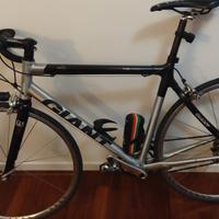 Bici Giant da corsa carbonio +alluminio