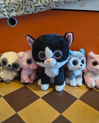peluche con occhi grandi