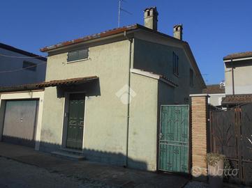 5 LOCALI A COMACCHIO