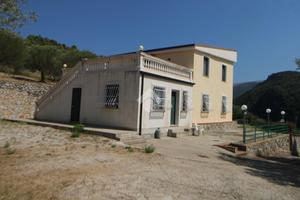 4 LOCALI A CAMEROTA