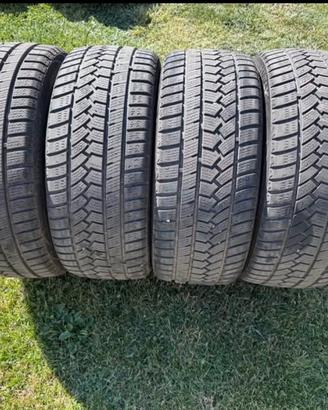 Gomme auto 225 40 r18