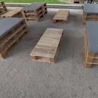 Divanetto/Panchina in Pallet con tavolino