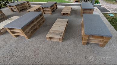 Divanetto/Panchina in Pallet con tavolino