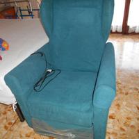 poltrona per anziani con telecomando