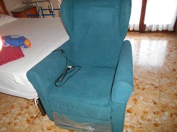 poltrona per anziani con telecomando