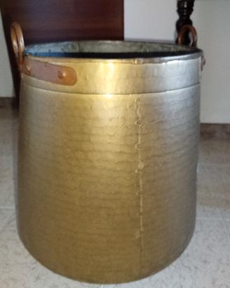 Pentola in rame antica