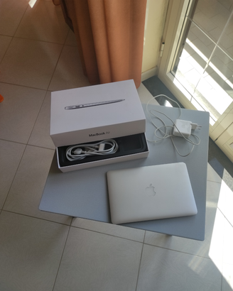 MacBook Air 11 Core i5 RAM 4 GB pari a nuovo