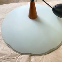 Lampadario a sospensione in vetro acidato e legno